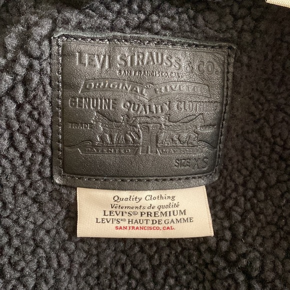 Levi’s Premium Jean Jacket - Picture 2 of 3